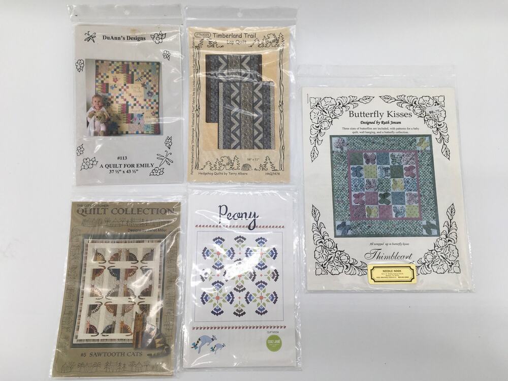Quilt Sewing Pattern SET OF 5 Scrappy Cottage Geometric Fat Quarter NEW UNCUT